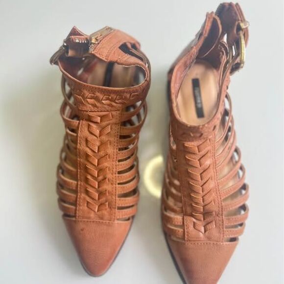 Forever 21 Camel Booties Flat Womens Size 7 - Picture 3 of 9